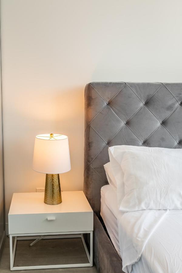 Luxury 2 Bedroom In The Heart Of Entertainment District W/ Cn Tower View Toronto Zewnętrze zdjęcie