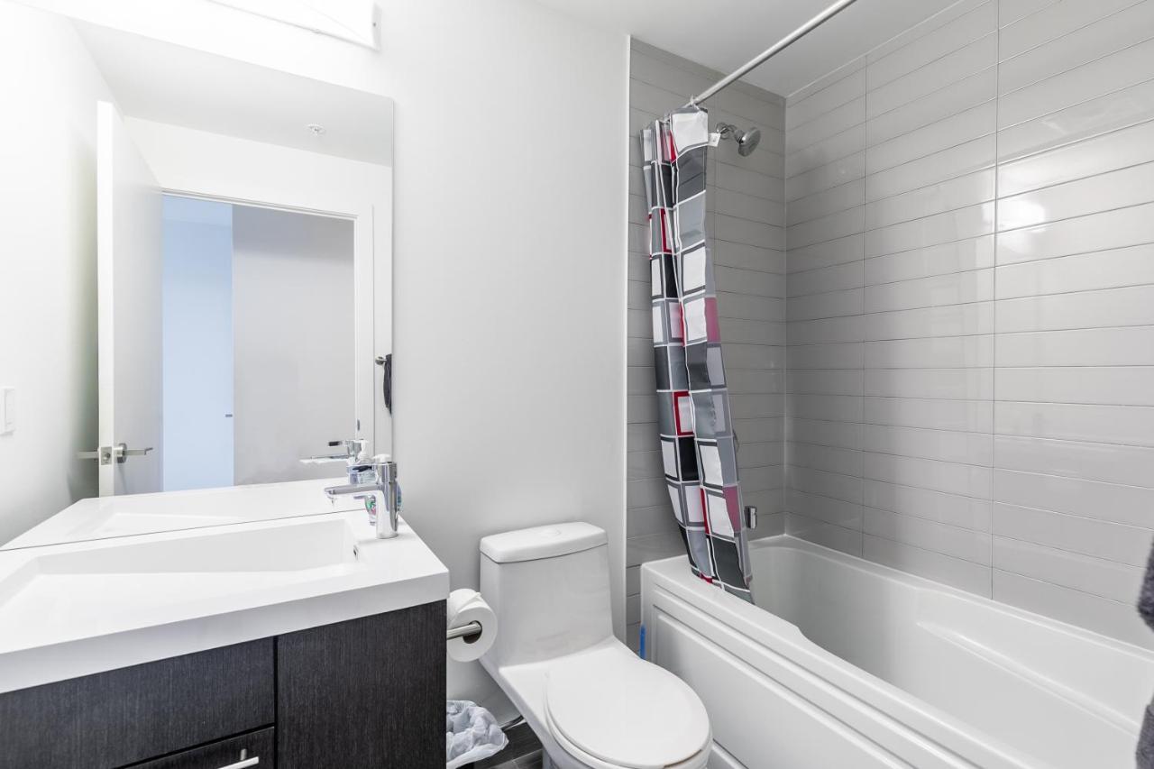 Luxury 2 Bedroom In The Heart Of Entertainment District W/ Cn Tower View Toronto Zewnętrze zdjęcie