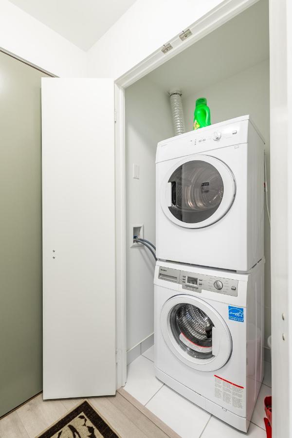 Luxury 2 Bedroom In The Heart Of Entertainment District W/ Cn Tower View Toronto Zewnętrze zdjęcie