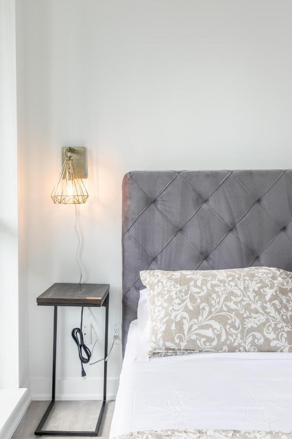 Luxury 2 Bedroom In The Heart Of Entertainment District W/ Cn Tower View Toronto Zewnętrze zdjęcie