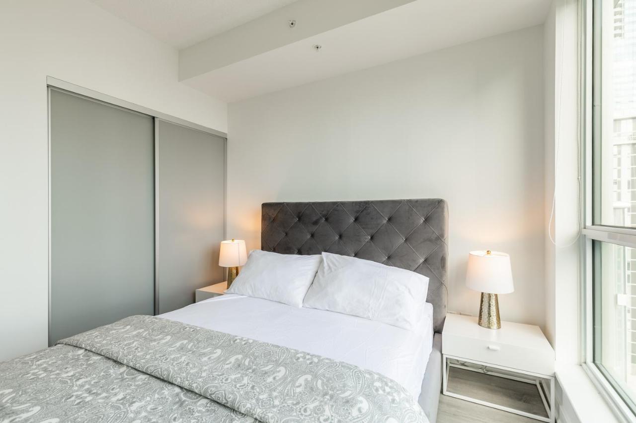 Luxury 2 Bedroom In The Heart Of Entertainment District W/ Cn Tower View Toronto Zewnętrze zdjęcie