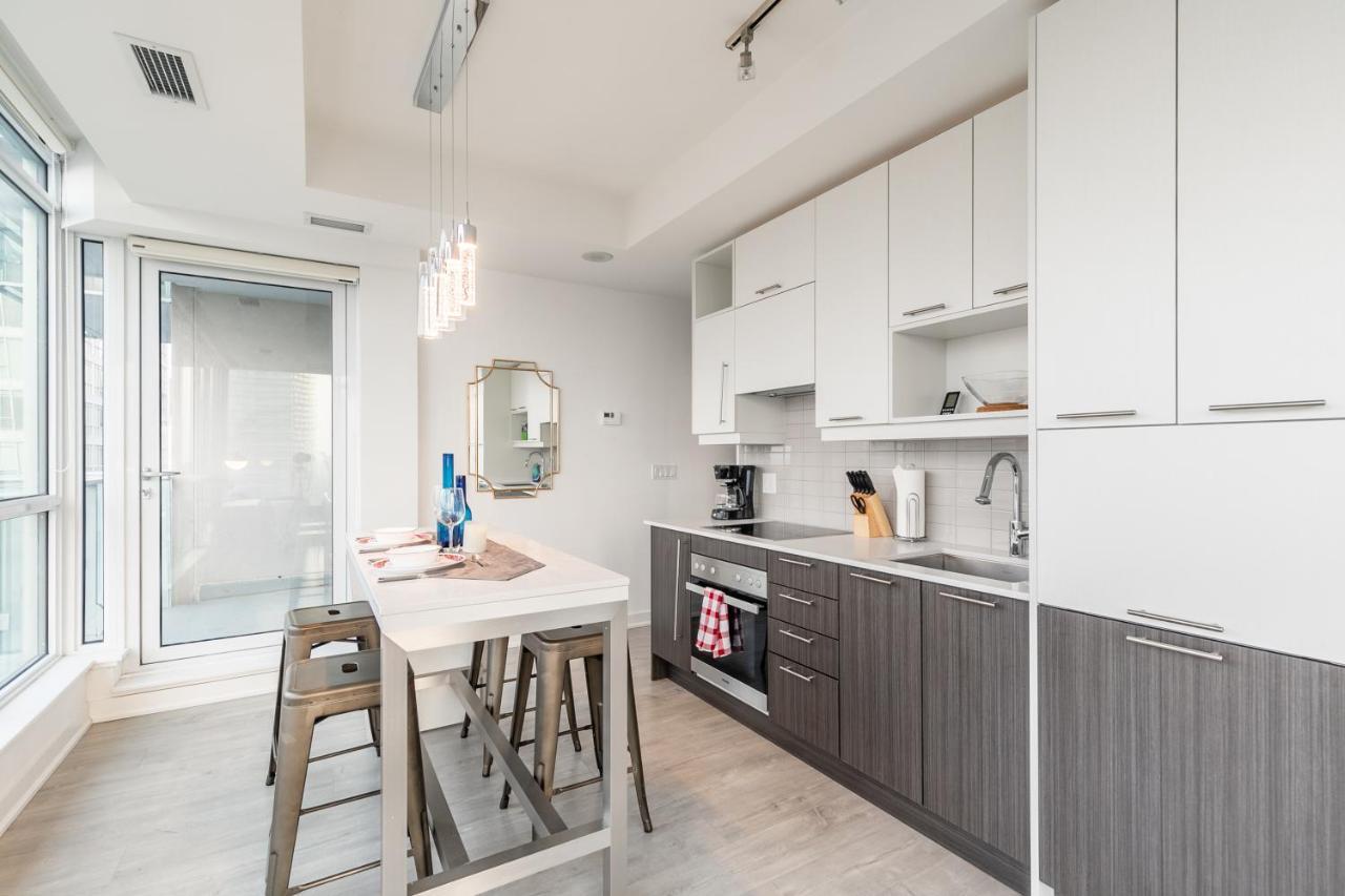 Luxury 2 Bedroom In The Heart Of Entertainment District W/ Cn Tower View Toronto Zewnętrze zdjęcie