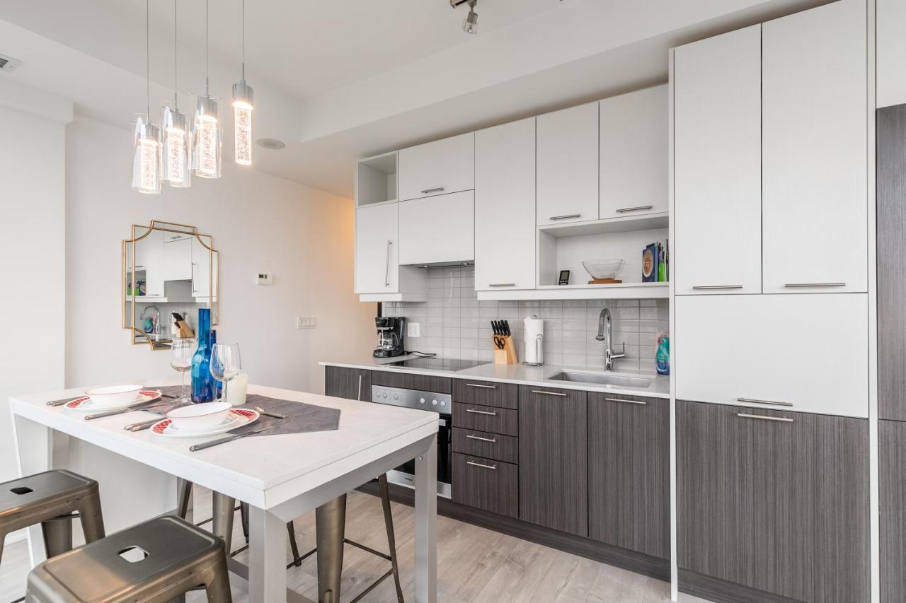 Luxury 2 Bedroom In The Heart Of Entertainment District W/ Cn Tower View Toronto Zewnętrze zdjęcie