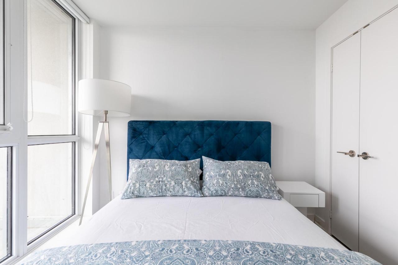 Luxury 2 Bedroom In The Heart Of Entertainment District W/ Cn Tower View Toronto Zewnętrze zdjęcie