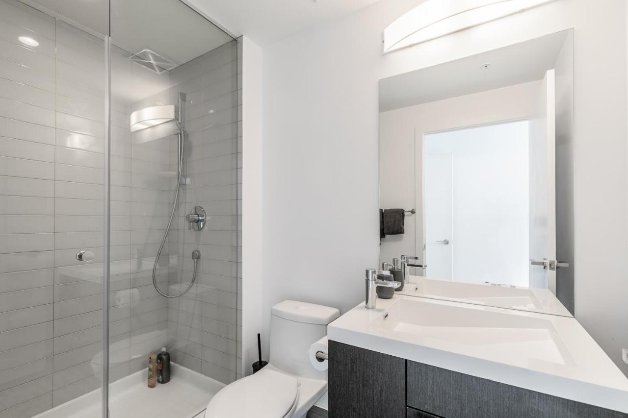 Luxury 2 Bedroom In The Heart Of Entertainment District W/ Cn Tower View Toronto Zewnętrze zdjęcie